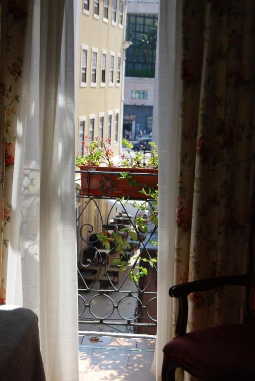 Pensao Flor Da Baixa Hotel Lisbon Room photo